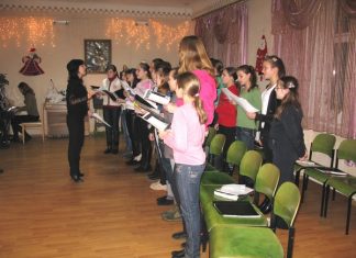 Istent dicsérve éneklünk