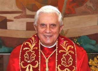 XVI. Benedek pápa lemond péteri szolgálatáról