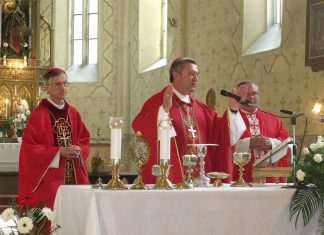 Veres András püspök tartotta a beregszászi búcsút SzinesVA