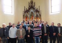 Férfiak rózsafüzércsoportja Nevetlenben