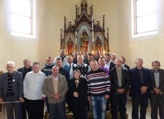 Férfiak rózsafüzércsoportja Nevetlenben