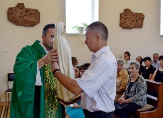 Szűz Mária vándorszobra Sislócon