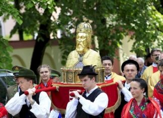 Zarándoksokaság ünnepelte a lovagkirályt Nagyváradon