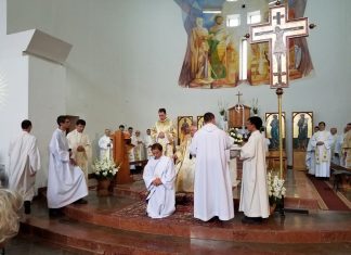 Beregszászi származású jezsuitát szenteltek pappá Miskolcon