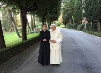 „Az életem kegyelem” – Egy testi fogyatékossággal élő pap vallomása