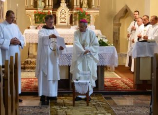 Búcsú és a felújított templom megáldása Feketeardóban