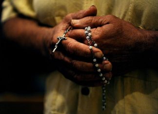 A mennyország kulcsa – Egy legenda és két történet a rózsafüzérről