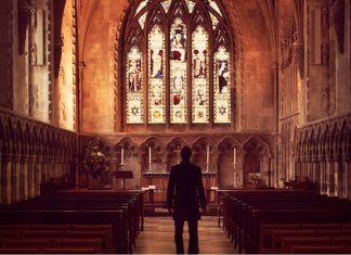 Bezárni Istent a templomba?