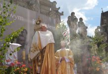 Tanúságtételek a szentségimádásról