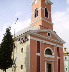 A rahói plébániatemplom festése
