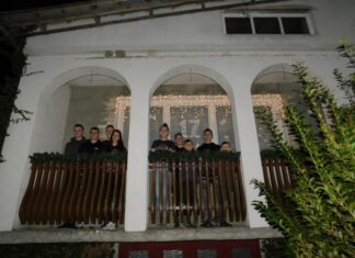 Adventi világító ablakok Császlócon is