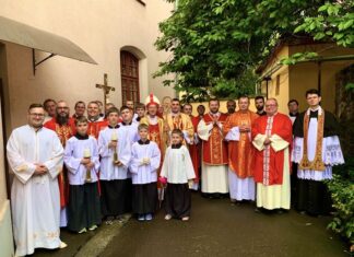 „Isten szolgálatára, az Ő egyháza javára” – Bacsó Róbert diakónusszentelése Ungváron